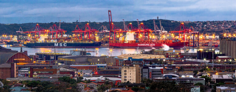 Panorama du port industriel de Durban en Afrique du Sud, par Axel Bührmann