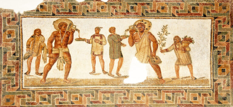 Sol en mosaïque représentant des esclaves servant à un banquet, trouvé à Dougga en Tunisie (IIIe siècle apr. J.-C.), photographié par Dennis Jarvis