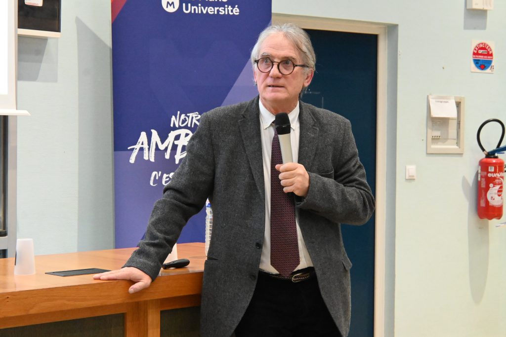 Marc Fontecave a ouvert la journée avec une intervention sur les enjeux, les défis et les perspectives de la transition énergétique.