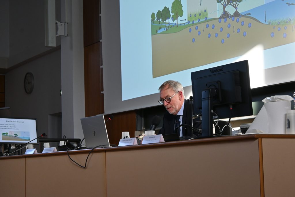 Dans l’après-midi, Chris Bowler, ancien titulaire de la chaire Biodiversité et écosystèmes, a fait un état des lieux de l’action climatique en faveur des océans.